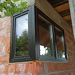 Schwarze PVC - Fenster