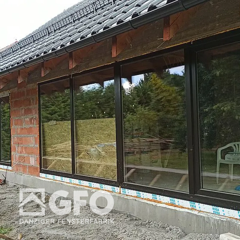 Unsere Arbeit - Schwarze PVC - Fenster